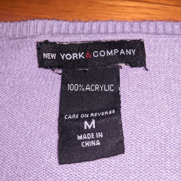V-neck purple argyle sweater - Picture 3 of 4